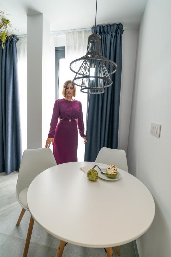 Riam Suites Apartamentos Los Palacios Y Villafranca Ngoại thất bức ảnh
