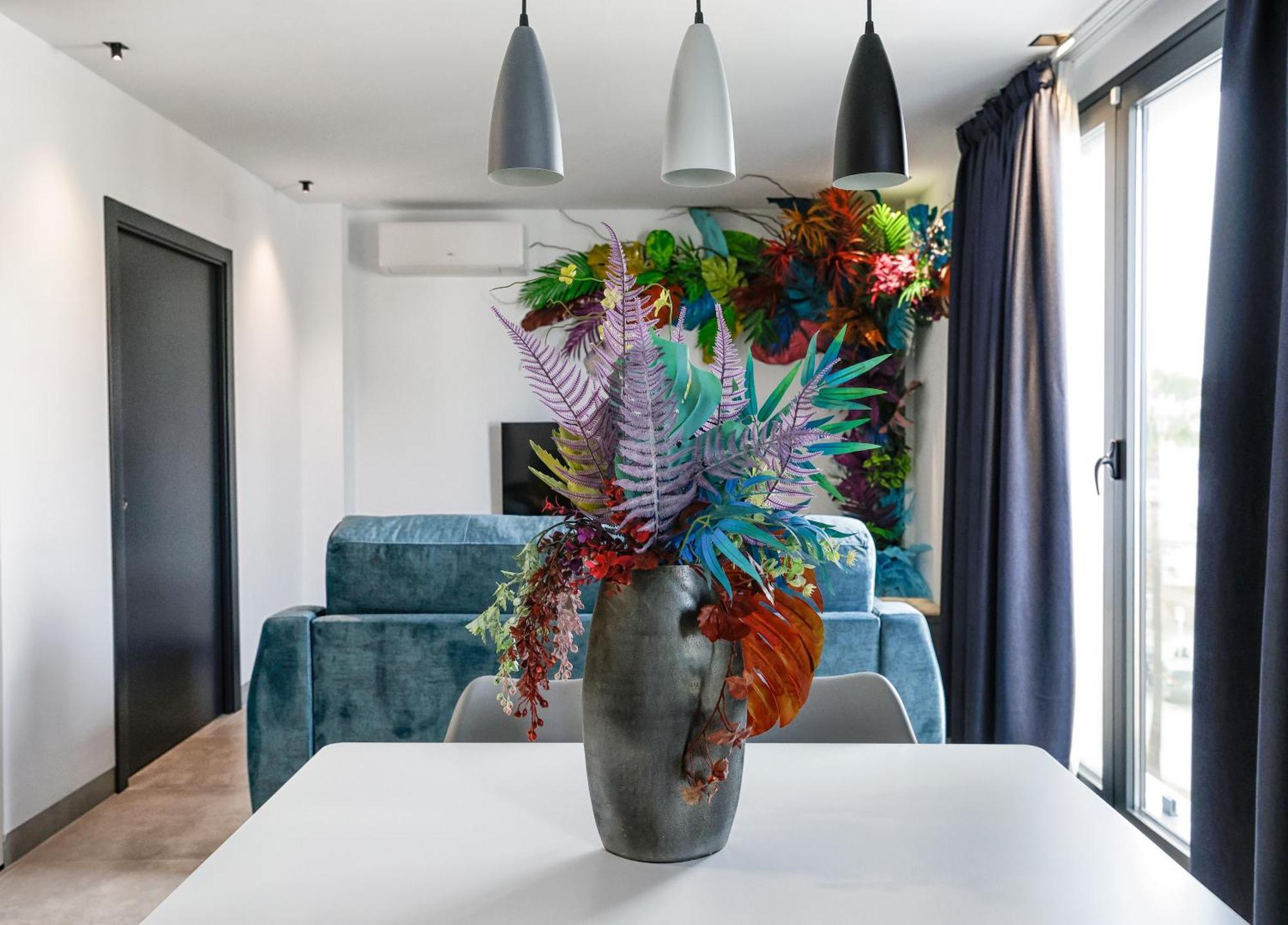 Riam Suites Apartamentos Los Palacios Y Villafranca Ngoại thất bức ảnh