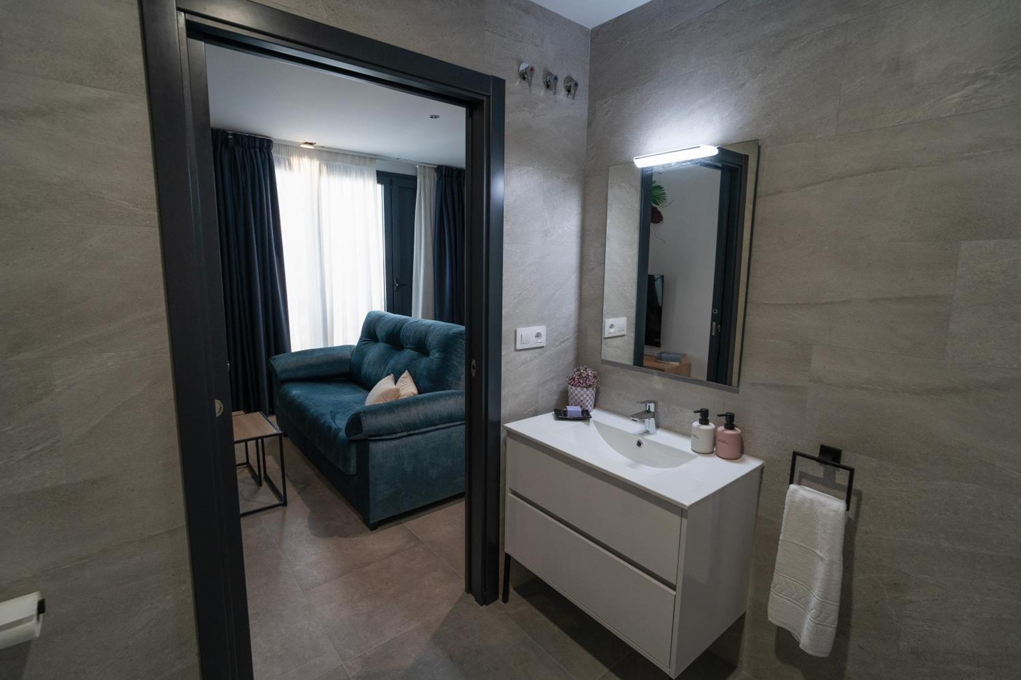 Riam Suites Apartamentos Los Palacios Y Villafranca Ngoại thất bức ảnh