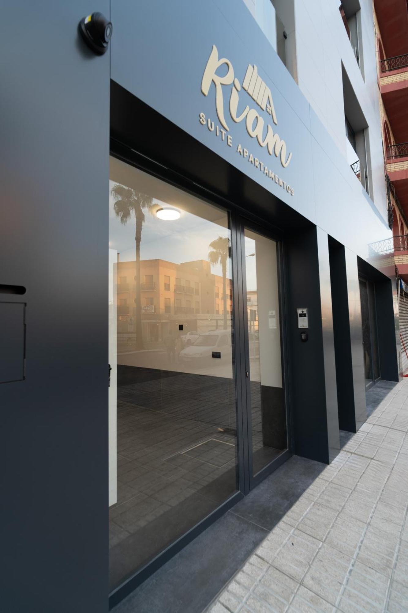 Riam Suites Apartamentos Los Palacios Y Villafranca Ngoại thất bức ảnh
